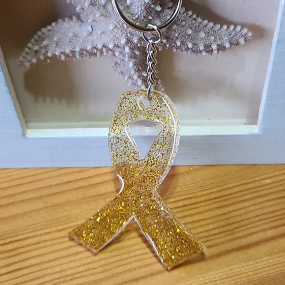 Gold cancer awareness resin keychain - Picture 1 of 1